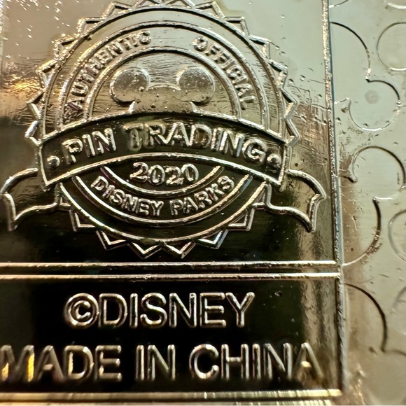 NWT. Disney Pin Pongo & Perdita Sitting In Red Heart Love 101 Dalmatians 2020 - Picture 9 of 9